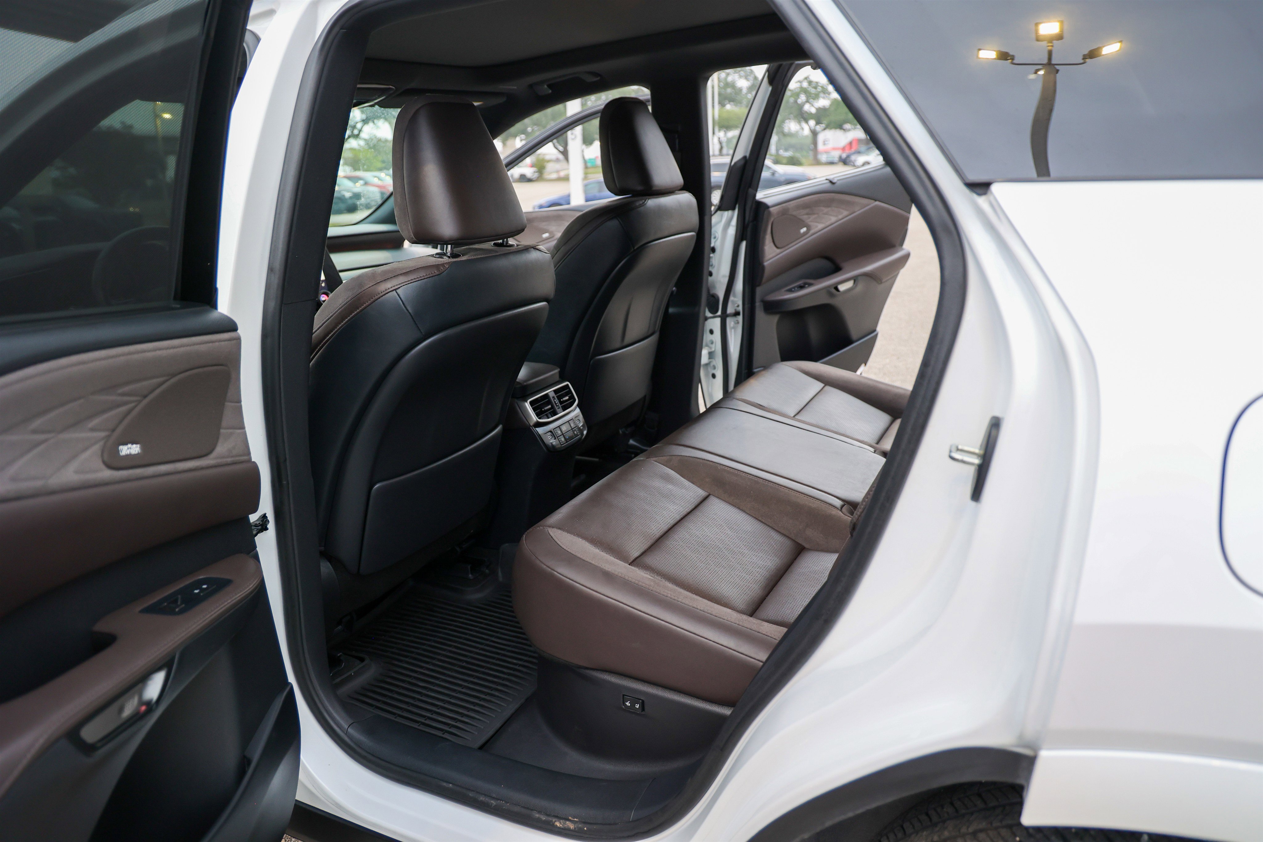 Used 2024 EMINENT WHITE PEA Lexus RX 350 Luxury image 37
