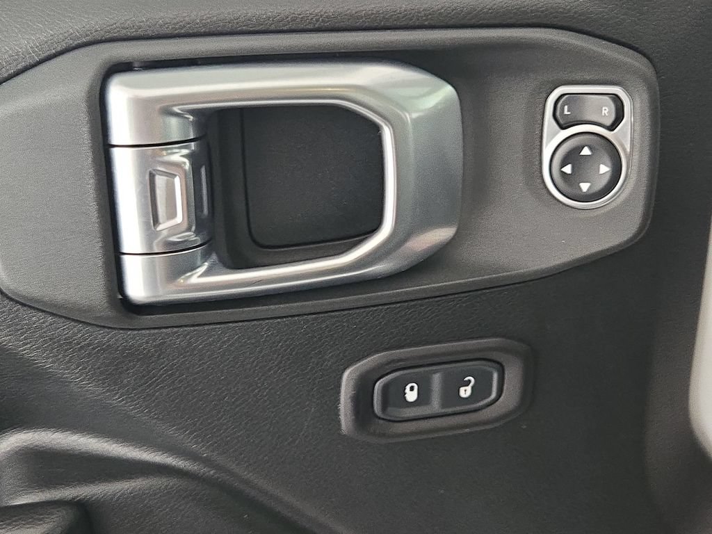 Used 2019 White Jeep Sport S 4x4 image 28