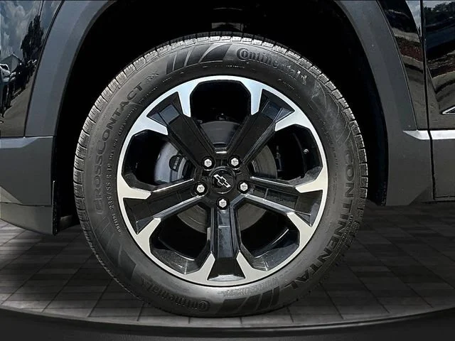 2027 Chevrolet Equinox LT - Photo 13