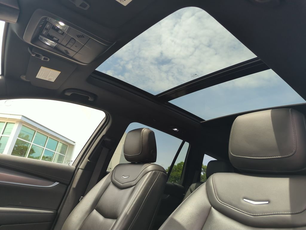 Used 2023 Black Cadillac Luxury image 27
