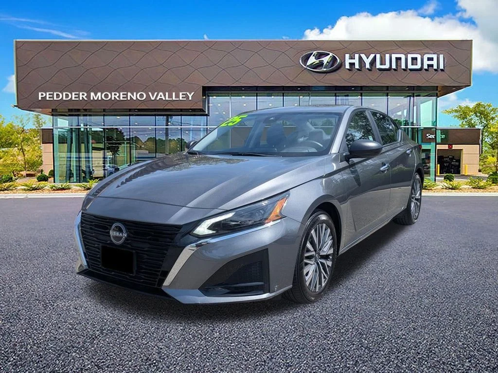 Used 2025 Gray Nissan 2.5 SV image 6