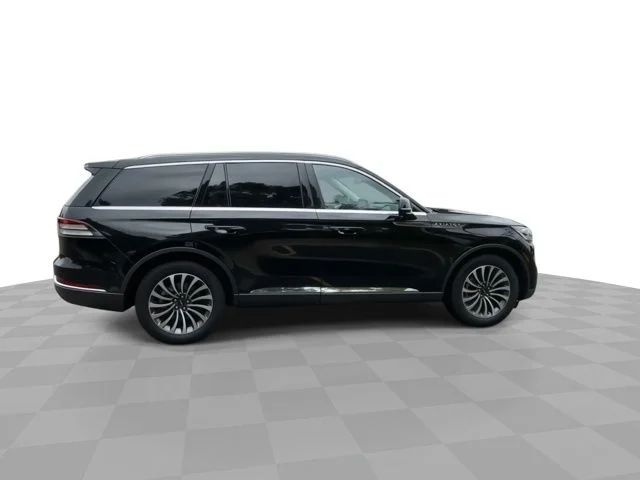 Used 2023 Black Lincoln Reserve image 2