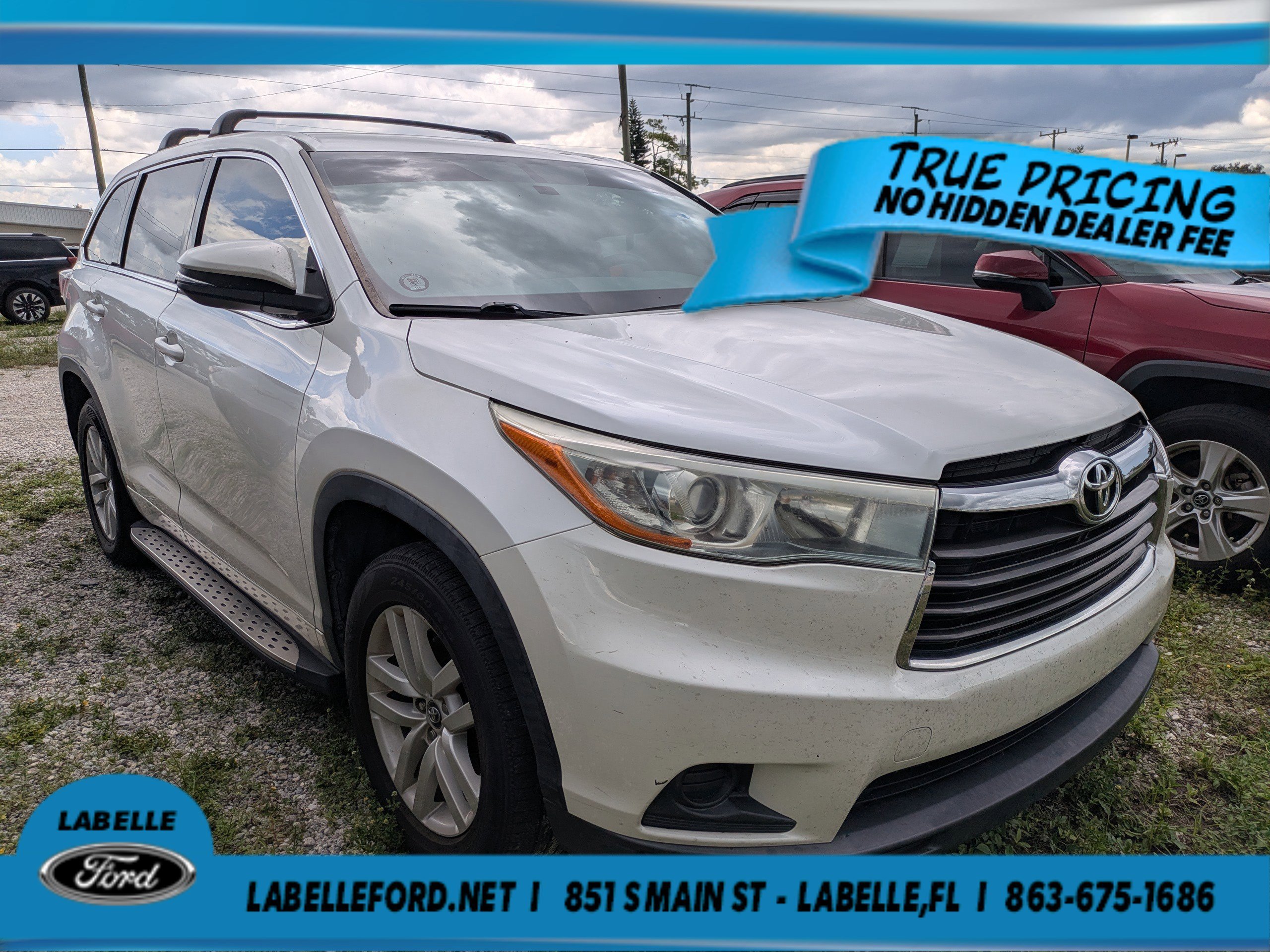 Used 2016  Toyota LE image 1