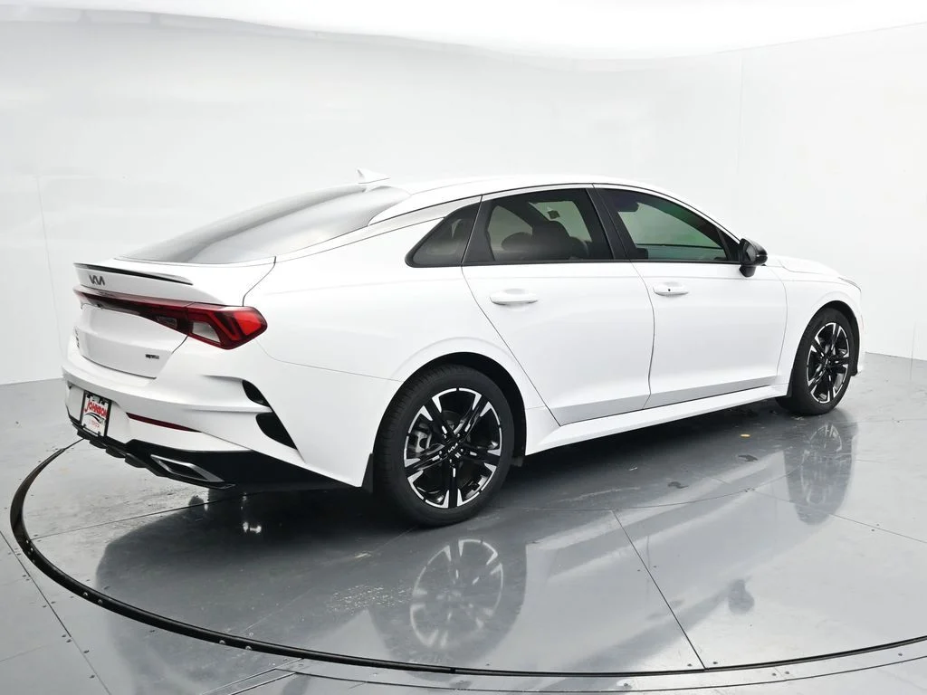 Used 2023 White Kia GT-Line image 8