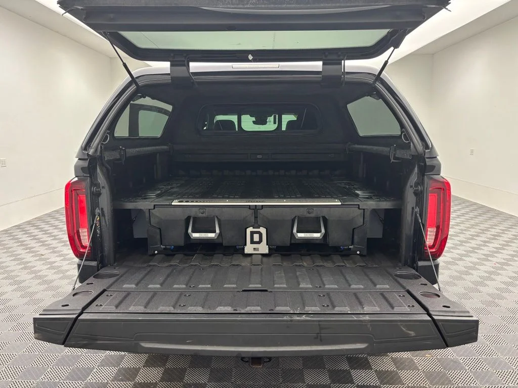 Used 2023 Silver GMC Denali image 10