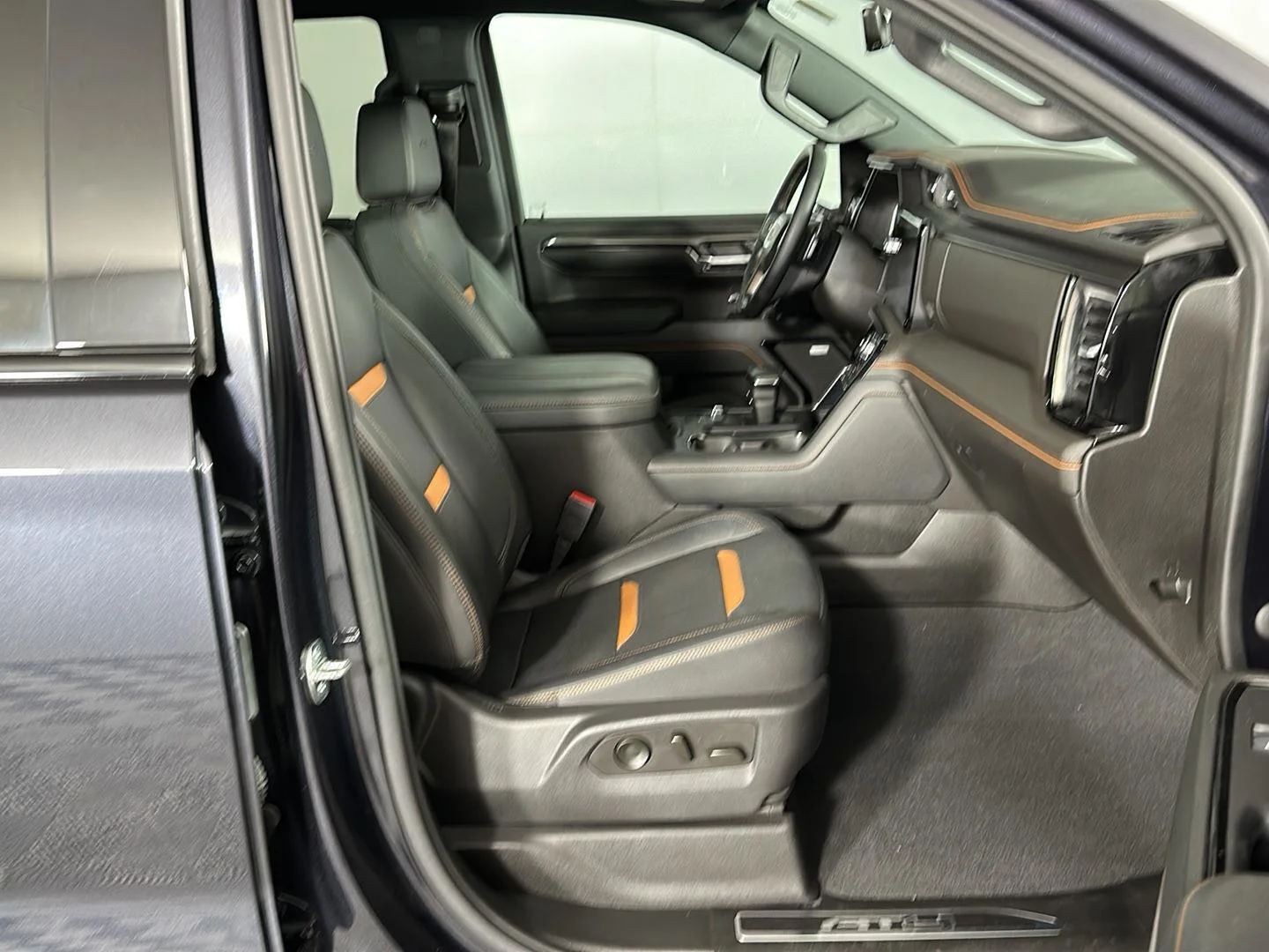 Used 2023 Titanium Rush Metallic GMC AT4 image 31