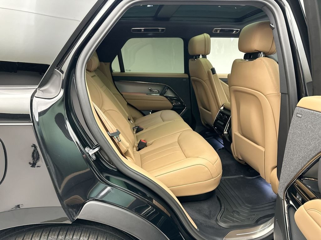 Used 2025 Santorini Black Metallic Land Rover SE image 5