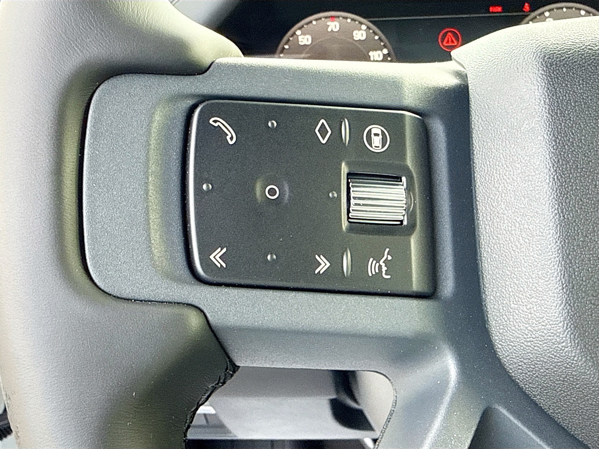 New 2026 Fuji White Land Rover X-Dynamic SE image 38