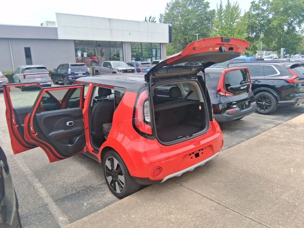 Used 2019 Red Kia Plus image 16