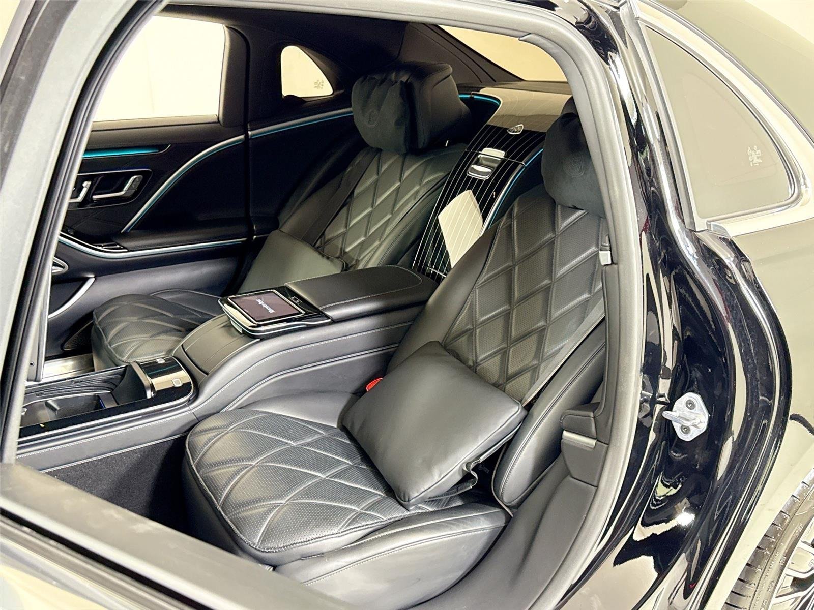 Used 2022 Black Mercedes-Benz Maybach S 580 | Exec Seating | Rear TVs image 23