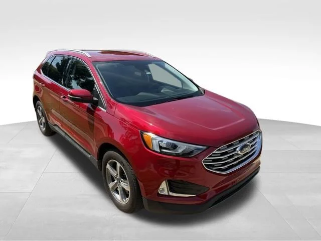 Used 2020 Red Ford SEL image 1