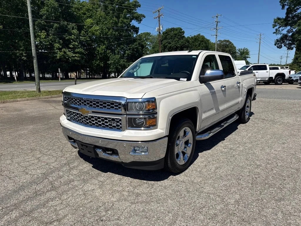 WHITE DIAMOND TRICOAT 2014 Chevrolet Silverado 1500 LTZ Crew Cab 4WD Pickup Truck Four-Wheel Drive
