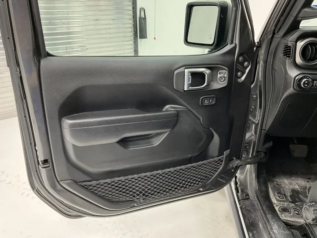 Used 2022  Jeep Willys image 11