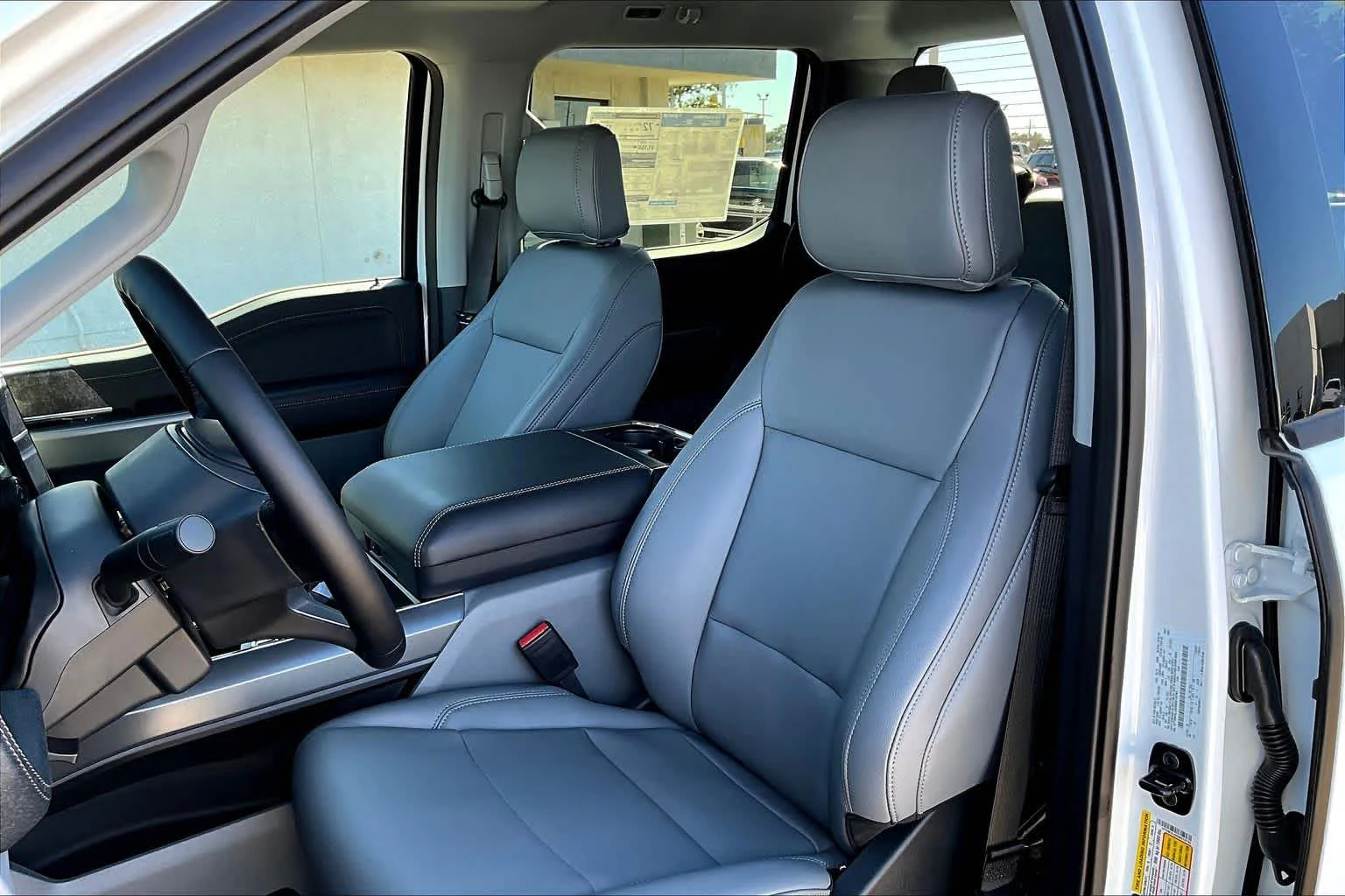 2025 Ford F-150 Lightning Flash - Photo 9