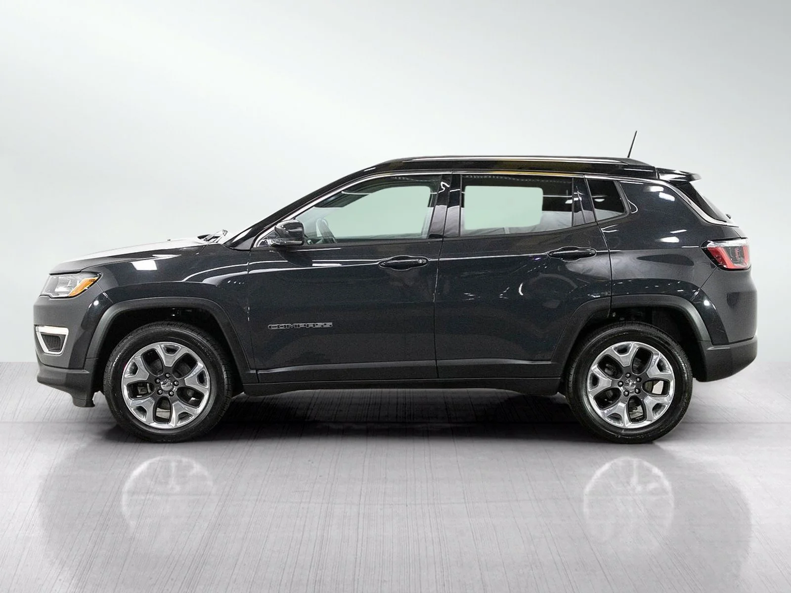 Used 2018 Jeep Compass Limited with VIN 3C4NJDCB2JT399733 for sale in Burnsville, Minnesota