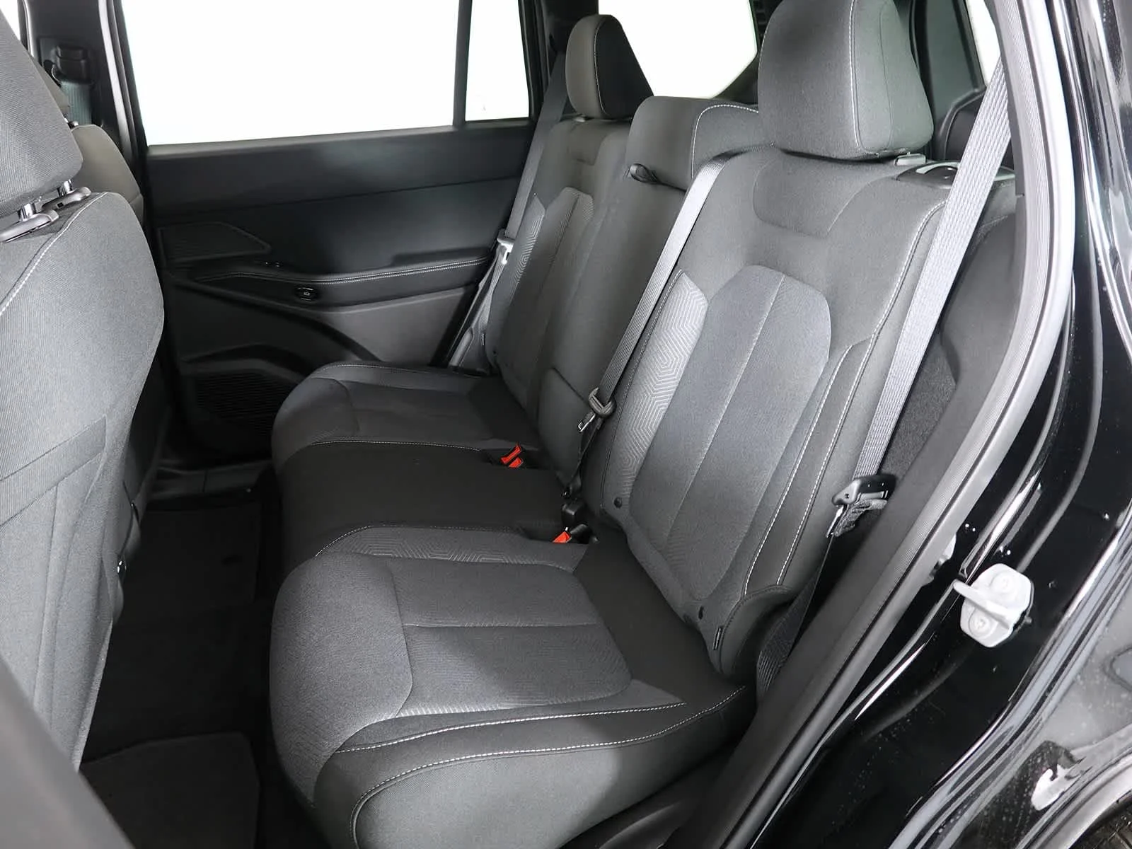 New 2026 Diamond Black Crystal Pearl-Coat Exterior Paint Jeep Laredo image 14