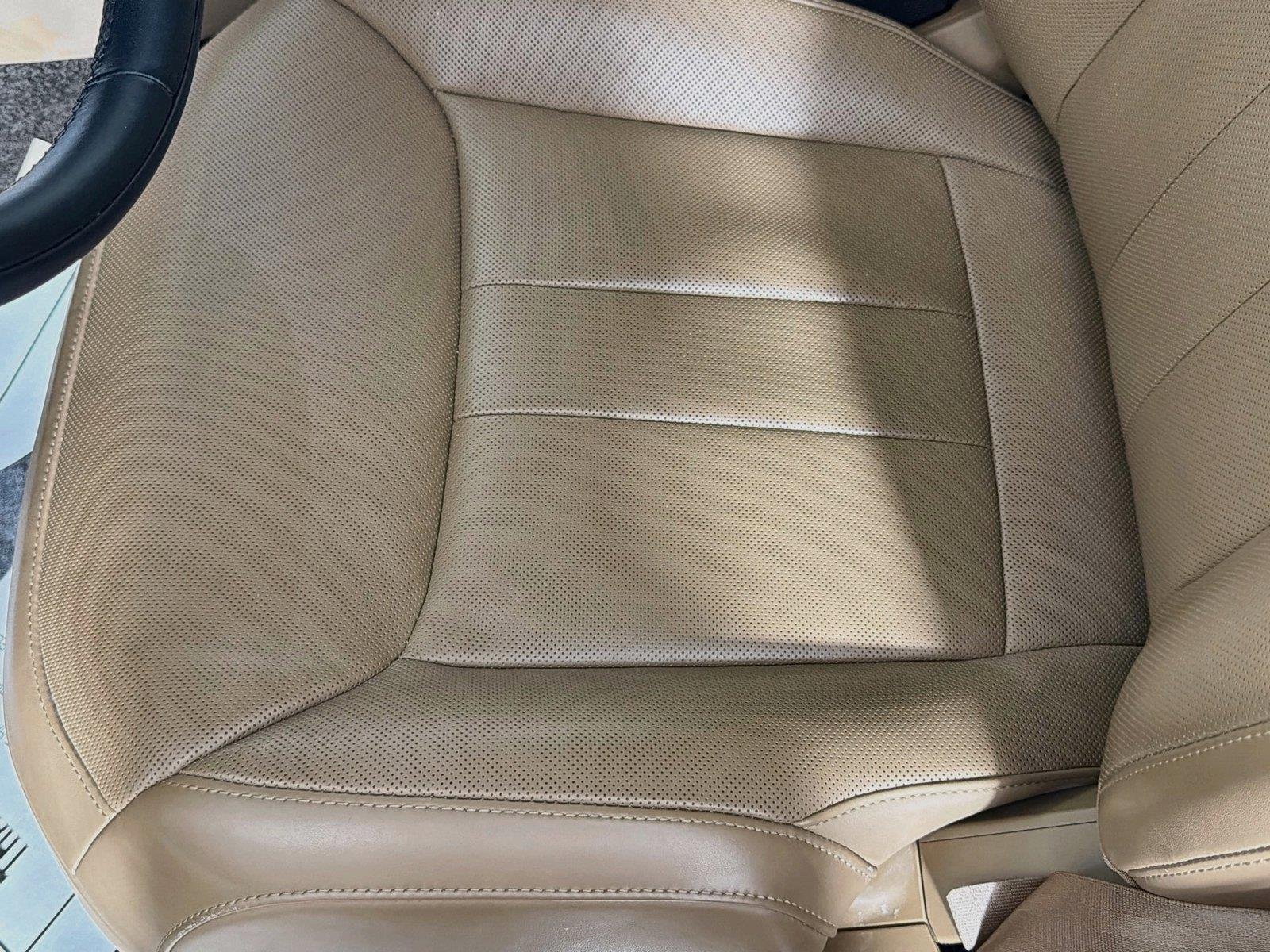 Certified Used 2024 Fuji White Land Rover SE image 19