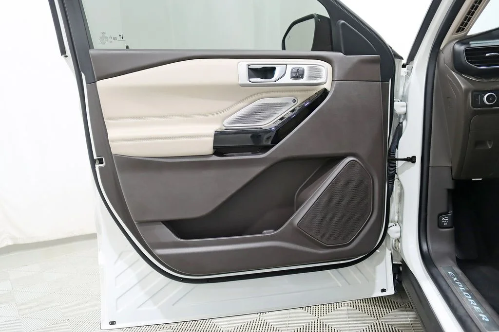 Used 2022 White Ford Platinum image 33