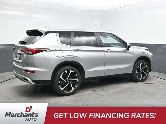 Used 2024 Silver Mitsubishi SE image 8