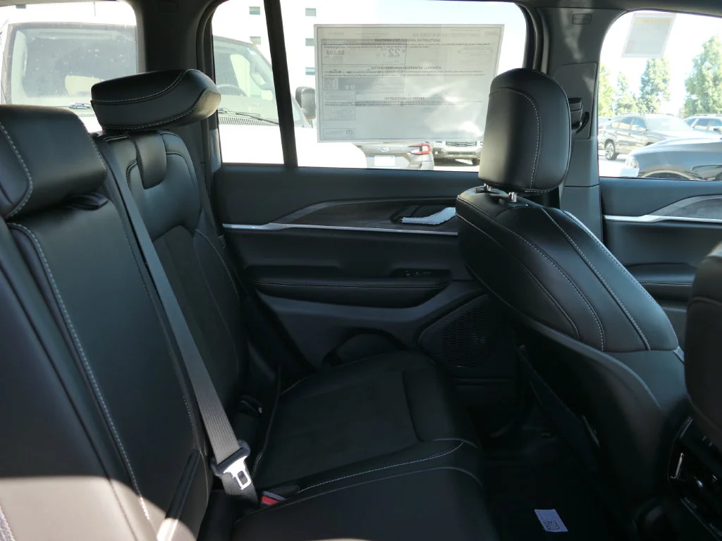 New 2027 White Jeep Laredo Altitude image 18