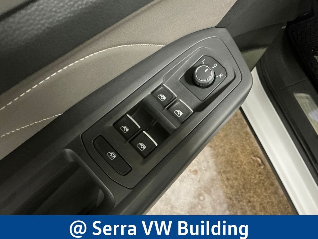 Used 2023 Pure White Volkswagen 3.6L V6 SE w/Technology image 18