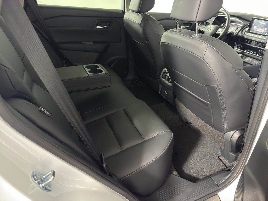 New 2026 Everest White Pearl TriCoat Nissan Dark Armor™ image 21