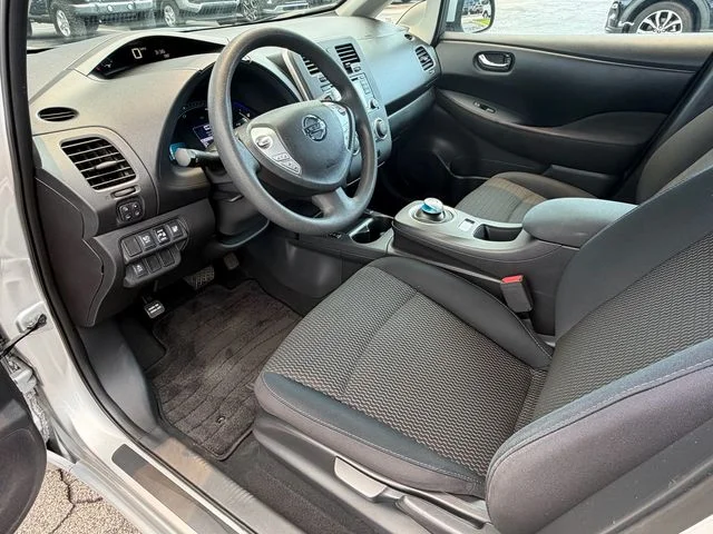 Used 2016 Brilliant Silver Nissan S image 13
