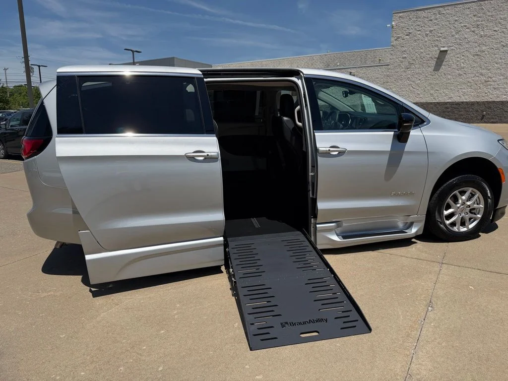 Used 2024 Silver Chrysler Touring L image 25