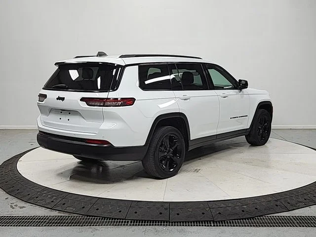 Used 2024 White Jeep Altitude X image 8