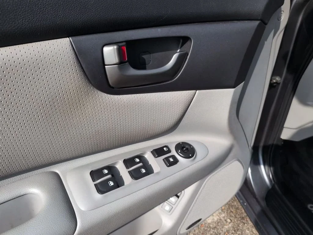 Used 2009 Gray Kia EX image 17