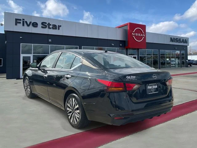 Used 2025 Black Nissan 2.5 SV image 4