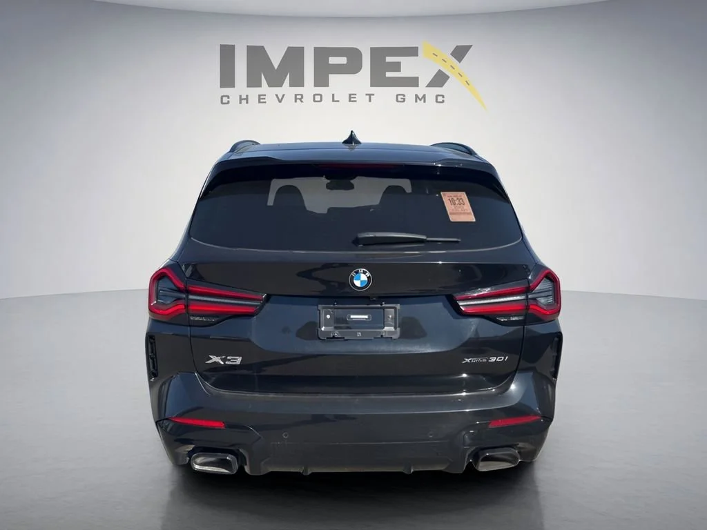 Used 2023  BMW xDrive30i image 3