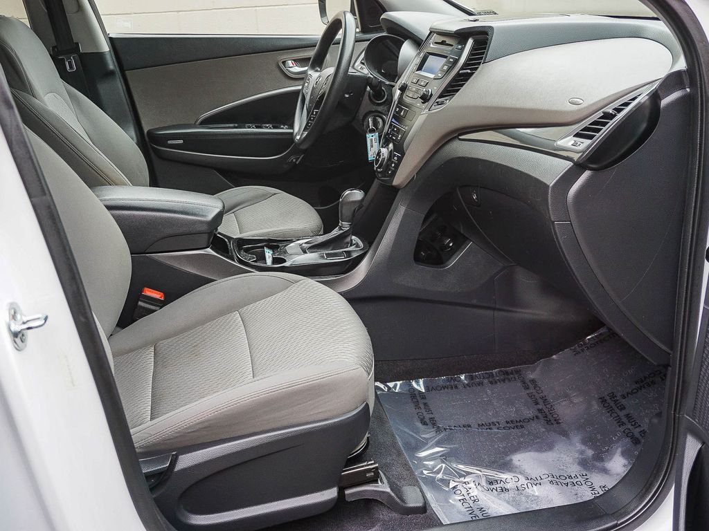 Used 2014 White Hyundai Base image 12