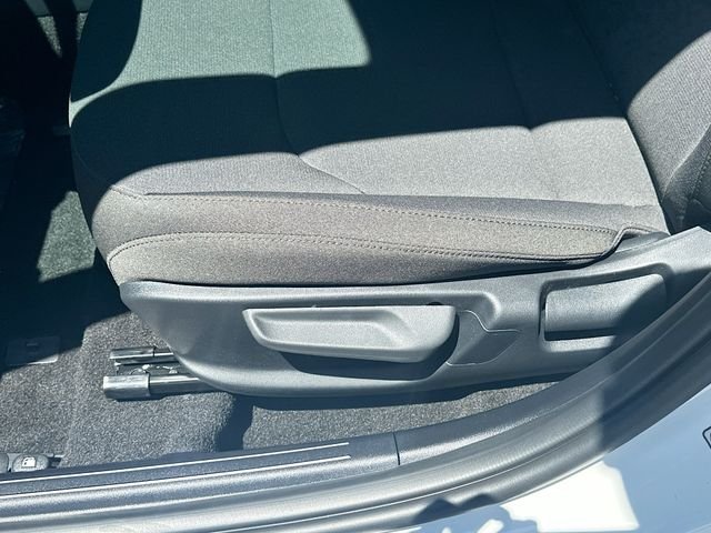 New 2026 Snow White Pearl Kia LX image 19