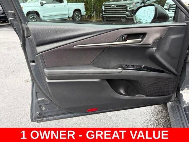 Used 2025  Toyota LE image 11