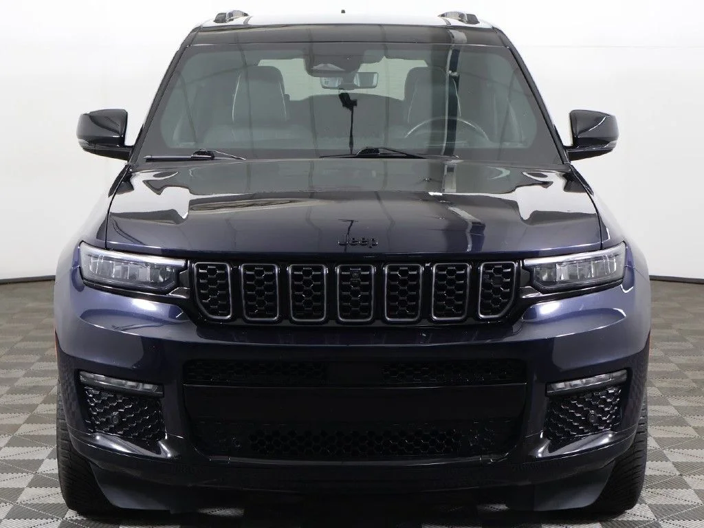 Used 2023 Black Jeep Summit Reserve image 18