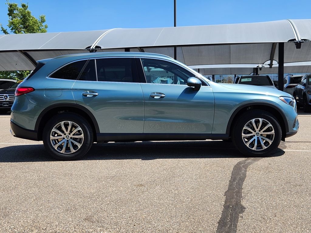 New 2027 Verde Silver Metallic Mercedes-Benz GLC 300 4MATIC® image 2