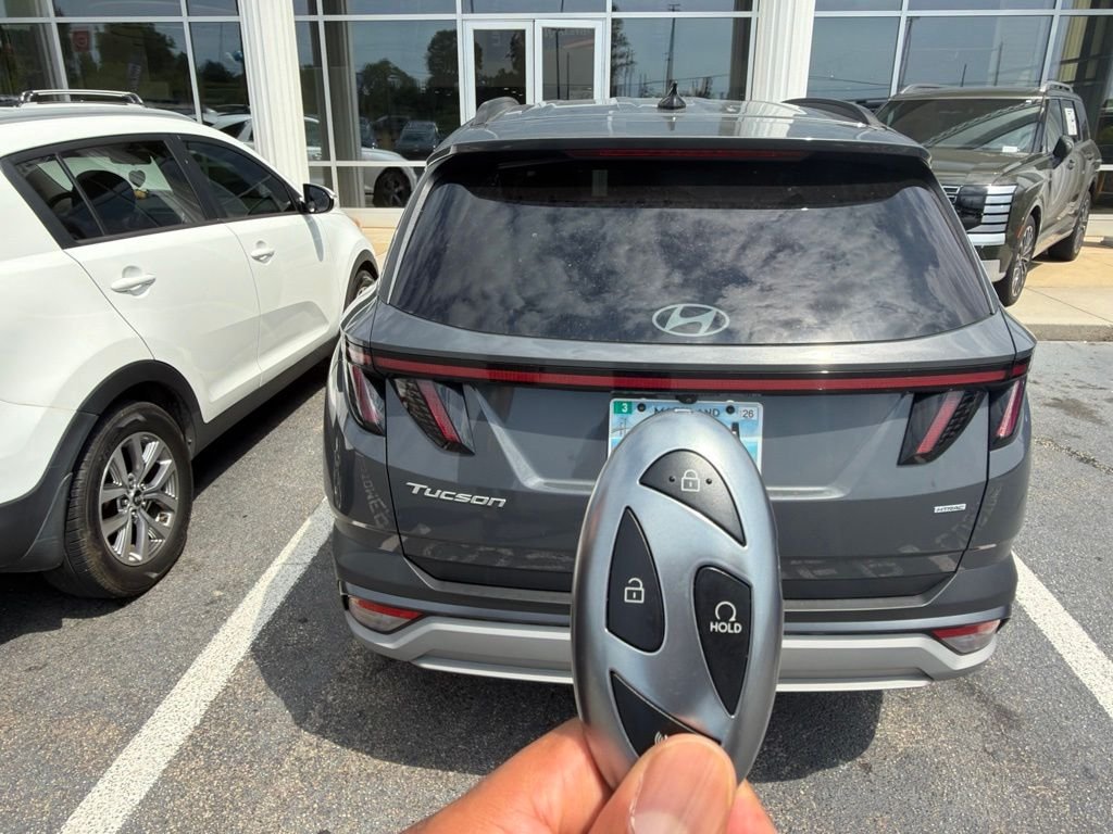 Used 2025 Gray Hyundai SEL Convenience image 4