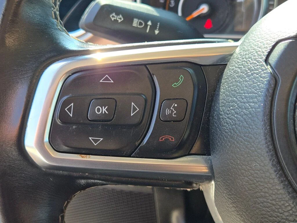 Used 2019 White Jeep Unlimited Sahara image 27