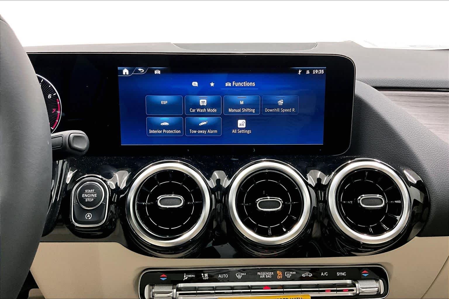 New 2026 Polar White Mercedes-Benz GLA 250 image 19