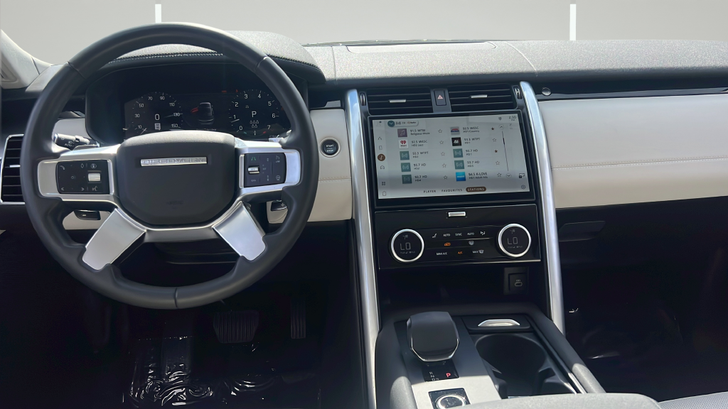 Used 2025 Black Land Rover S image 15