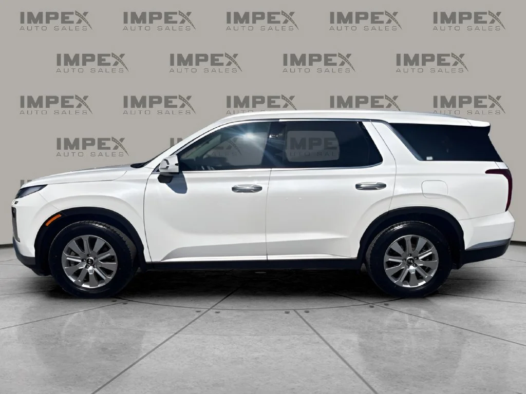 Used 2023 White Hyundai SEL image 2