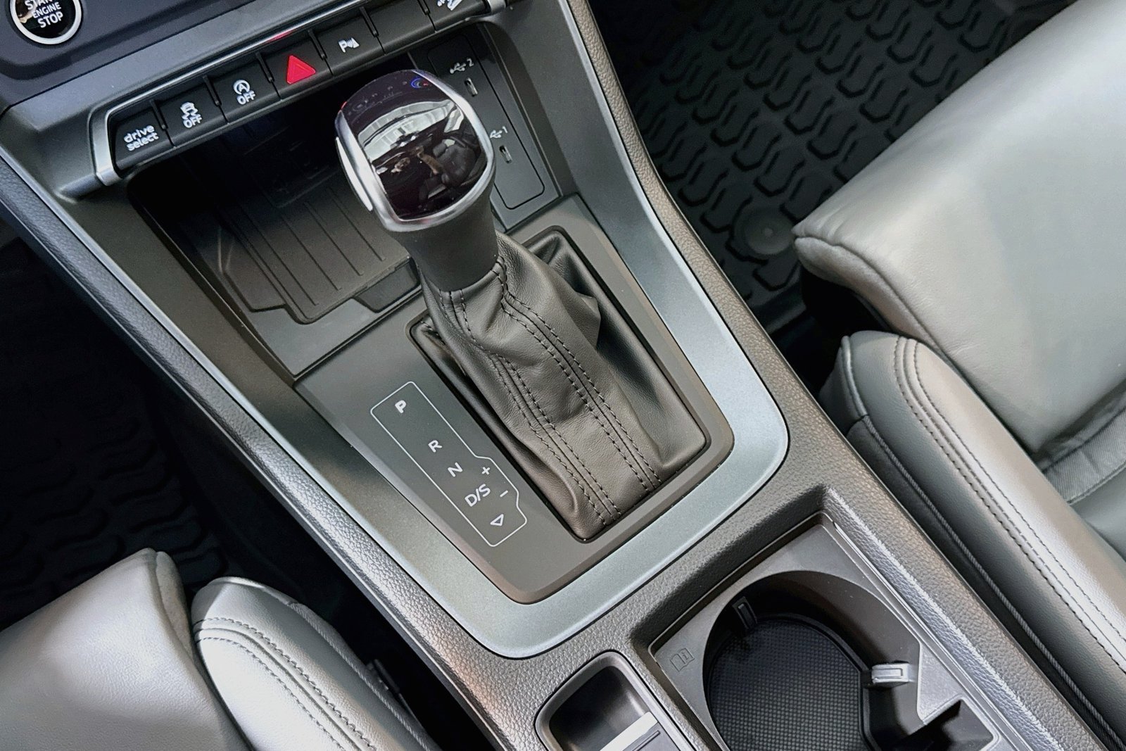Used 2025  Audi S line Premium image 16