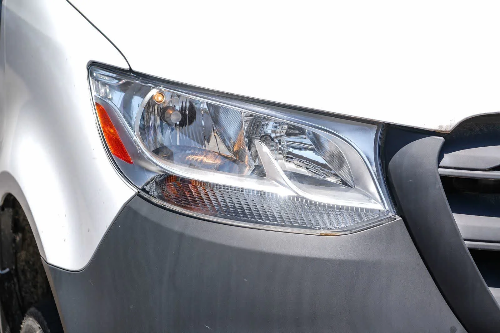New 2025 Arctic+White Mercedes-Benz Cargo 144WB High Roof AWD 2.0L I4 Diesel Turbo HO image 4