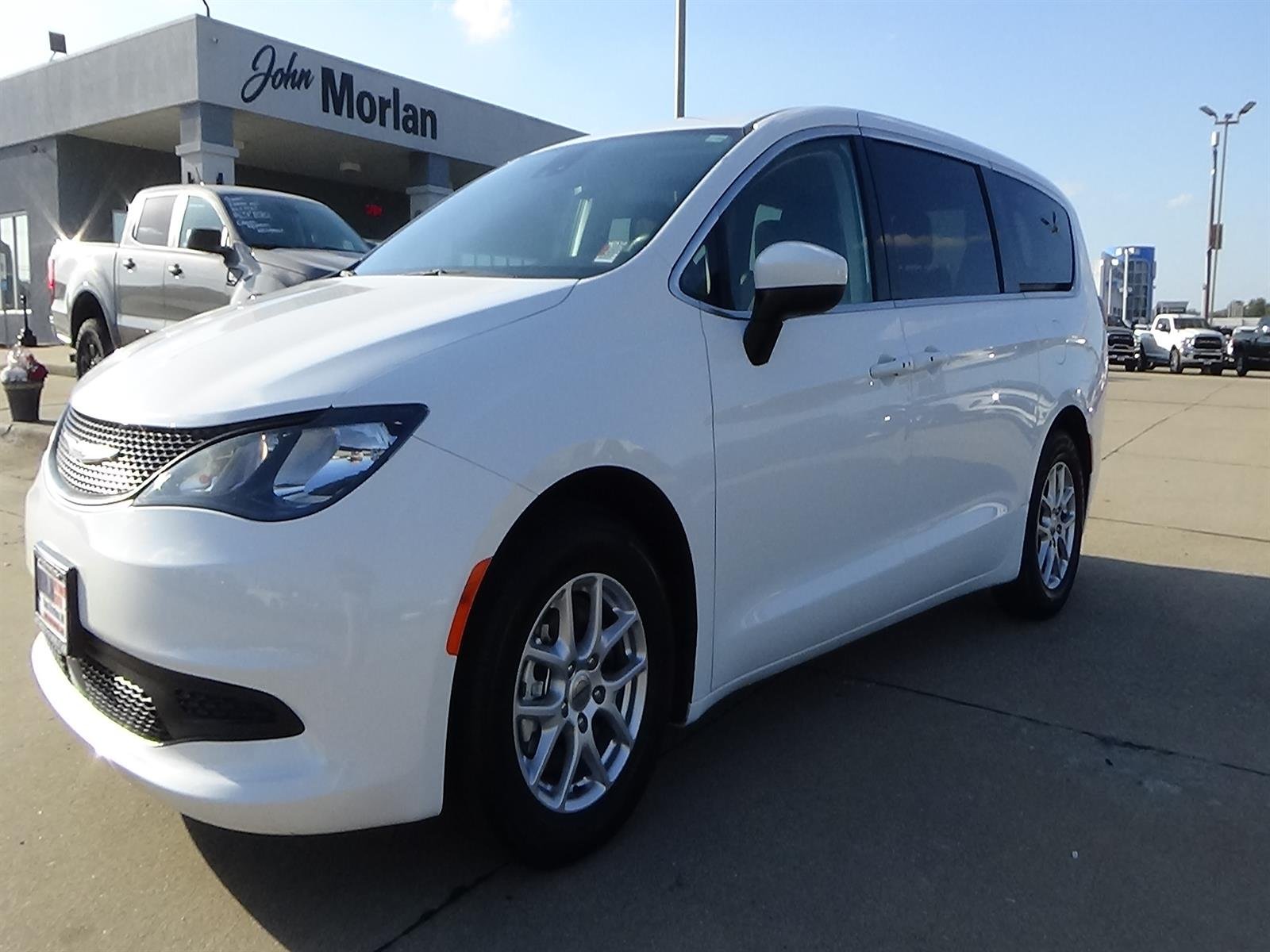 Used 2023 Bright White Clear Coat (pw7) Chrysler LX image 3