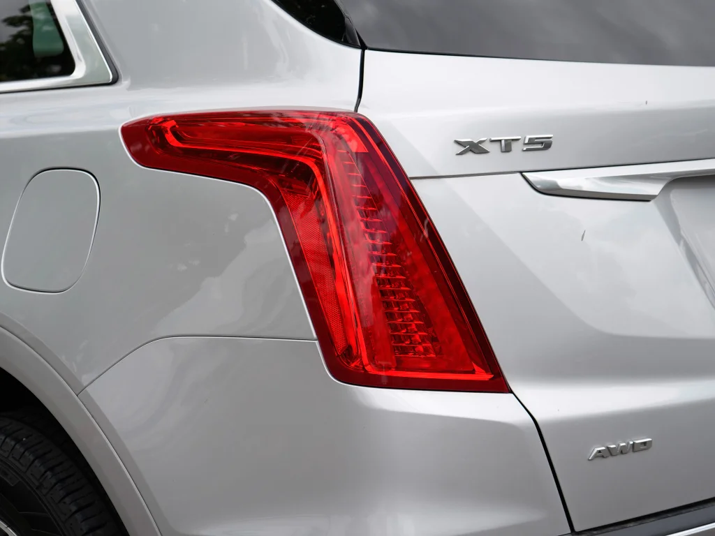 Used 2019 Radiant Silver Metallic Cadillac Luxury AWD image 9