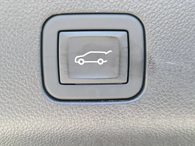 Used 2025 Black Chevrolet High Country image 10