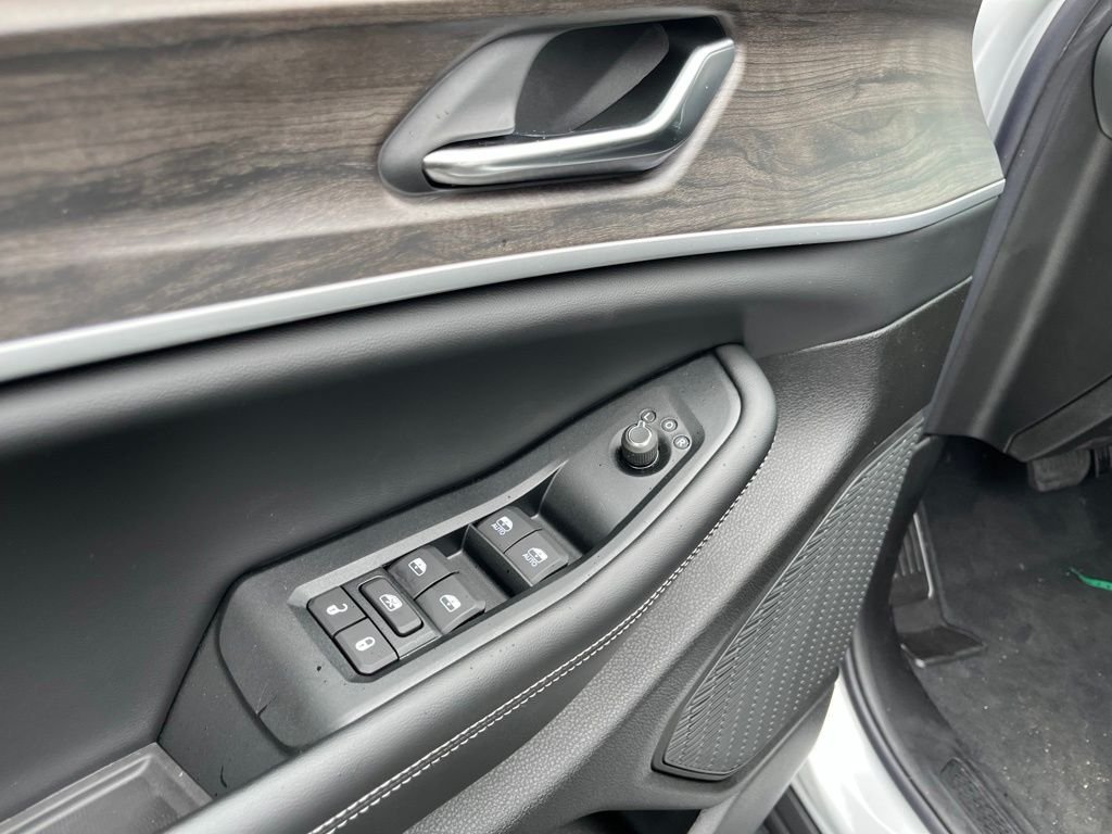 New 2026 Silver Zynith Exterior Paint Jeep Laredo Altitude image 26