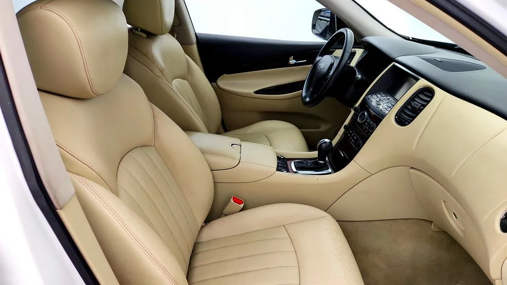 Used 2016 Majestic White INFINITI RWD 4dr w/ Premium Plus & Premium Pkgs + Illuminated Kick Plates image 25