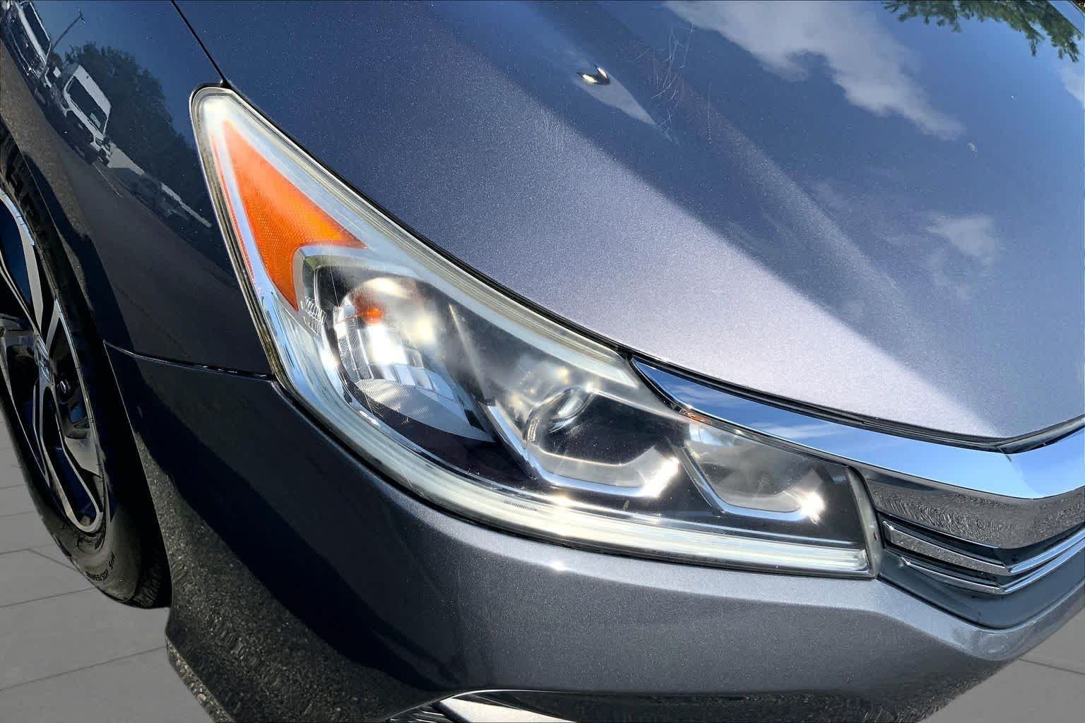 Used 2017 Modern Steel Metallic Honda LX image 26